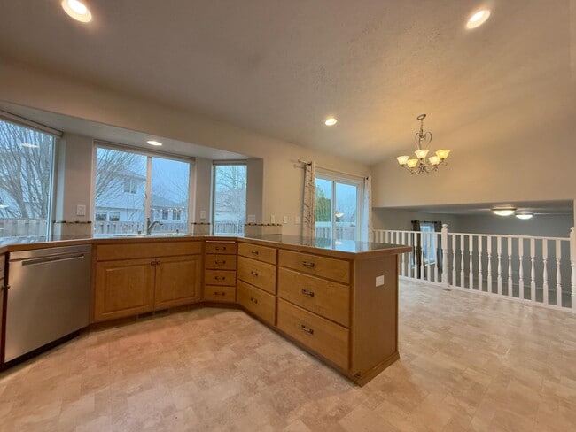 Building Photo - 6211 S Terre Vista St