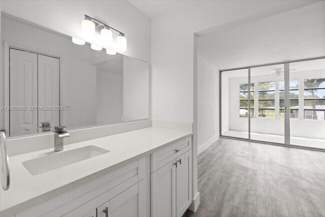 Building Photo - 9441 Evergreen Pl