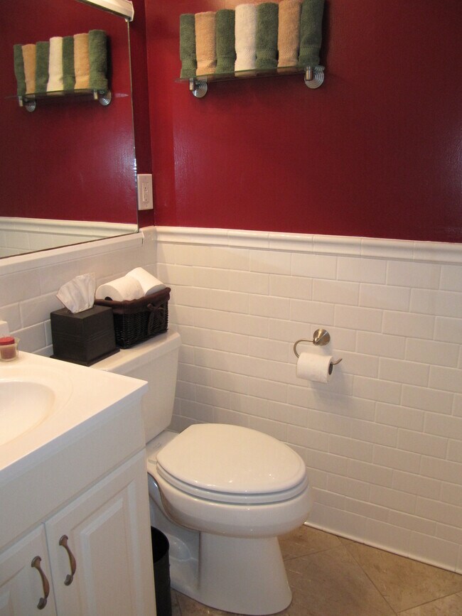 Building Photo - 2 Hawthorne Pl