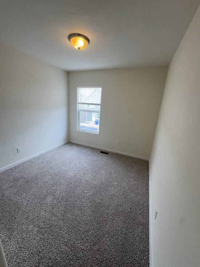 Building Photo - 5198 Dovetail Ln