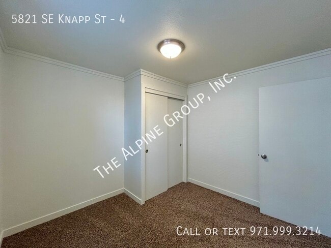 Building Photo - 5821 SE Knapp St