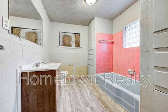 Building Photo - 1135 N Billen Ave