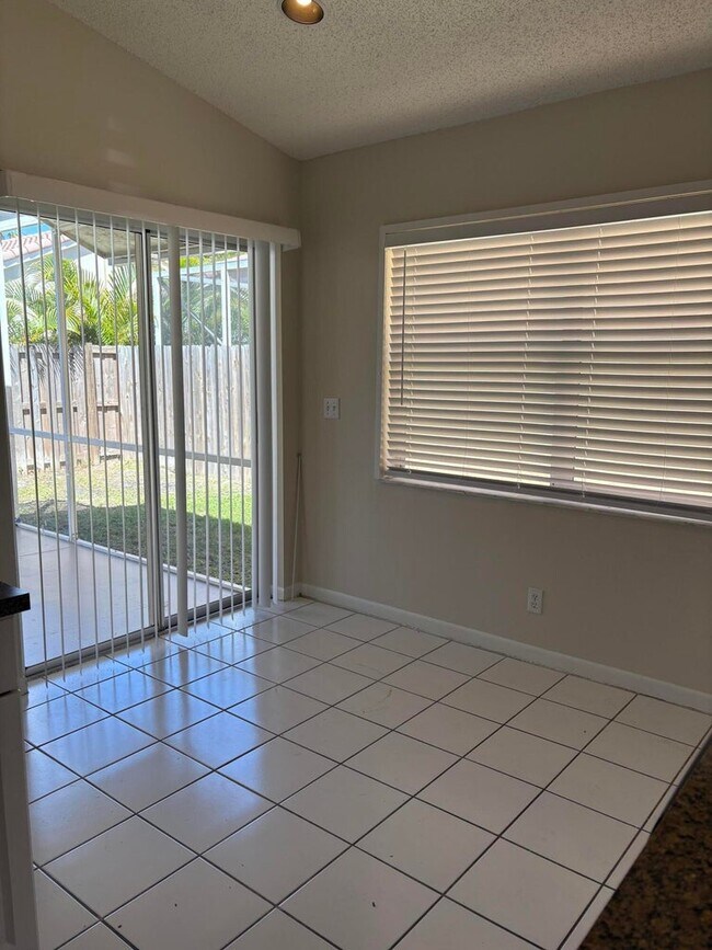 Building Photo - 10749 Cypress Lake Terrace