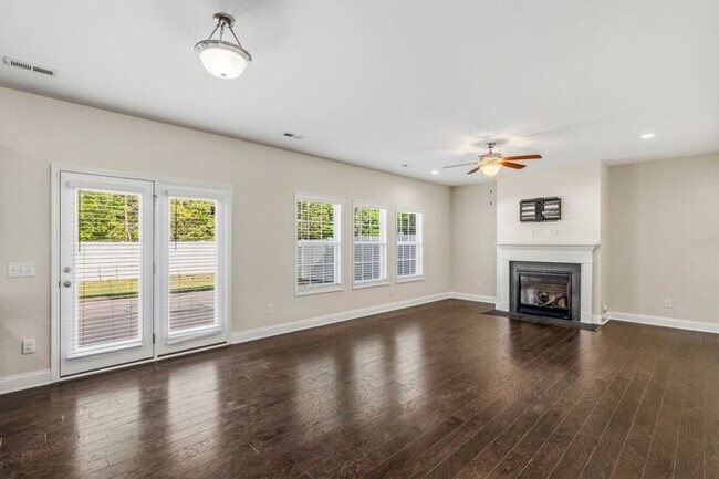 Building Photo - 5 Bedrooms in the heart of Summerfield!