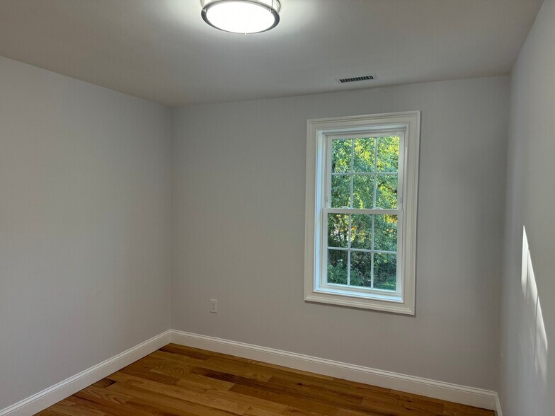 Building Photo - 8 Elton St