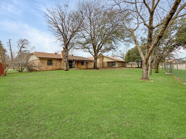 Building Photo - 841 S Atkerson Ln
