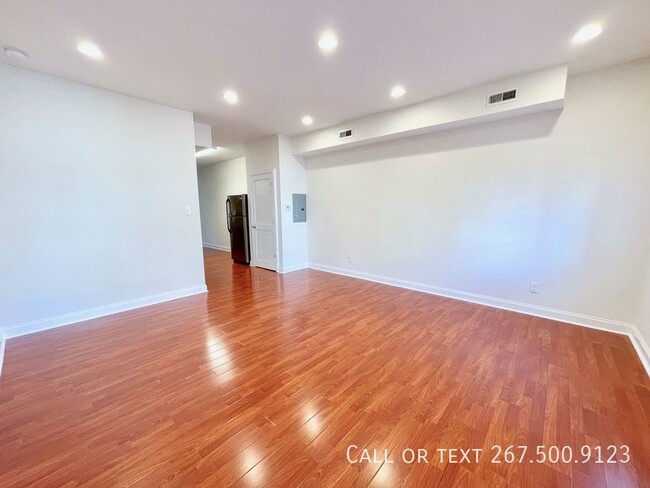 Building Photo - Perfect Location, Perfect Apartment.  W/D....