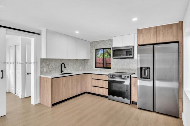 Building Photo - 1123 NE 1st Ave.