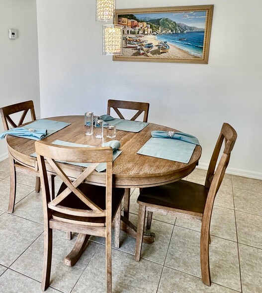 Dining room - 174 Maritime Pl