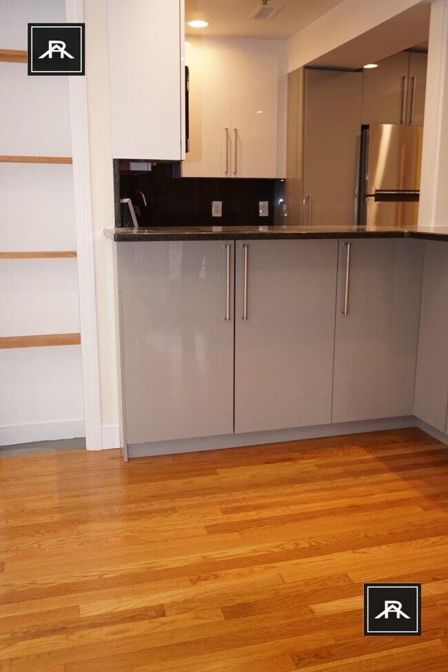 Building Photo - 3 bedroom in Brookline MA 02445