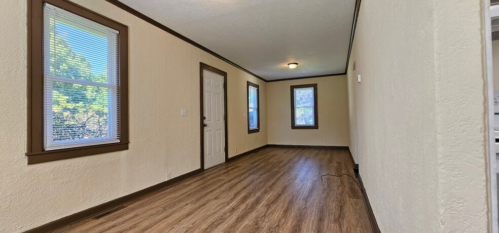 Building Photo - 9625 E 32 St S