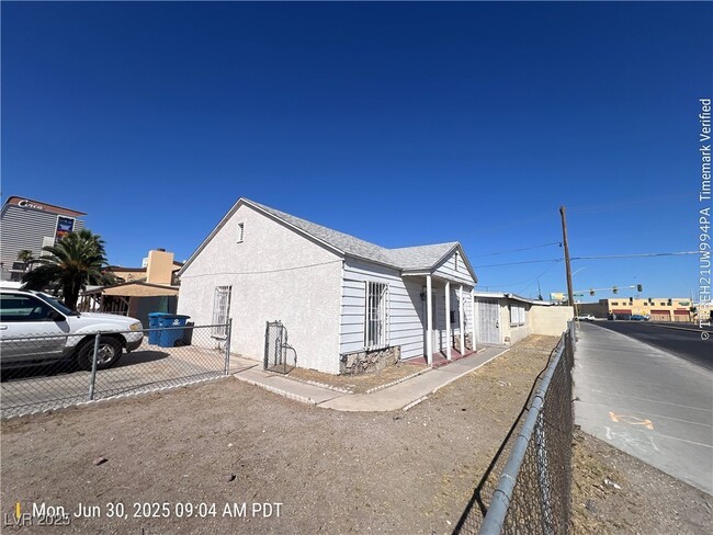 Primary Photo - 10 E Bonanza Rd