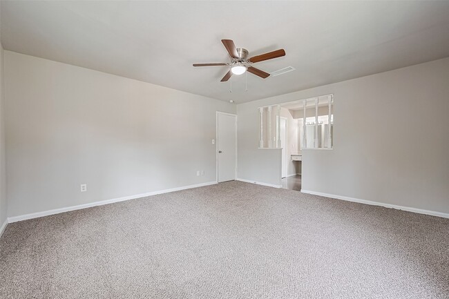 Building Photo - 10815 Creektree Dr