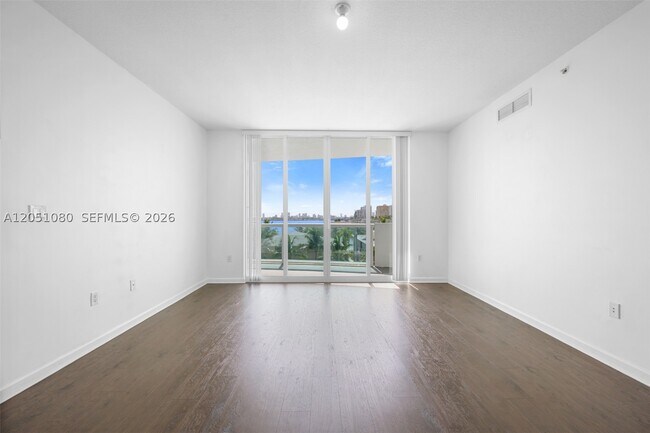 Building Photo - 7910 Harbor Island Dr