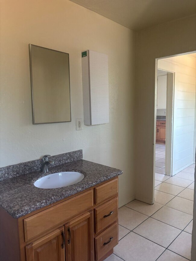 Building Photo - 3 Bed/2 Bath with additional bonus room. D...