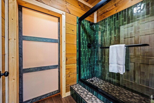 Building Photo - 208 Tunnel Ridge Dr