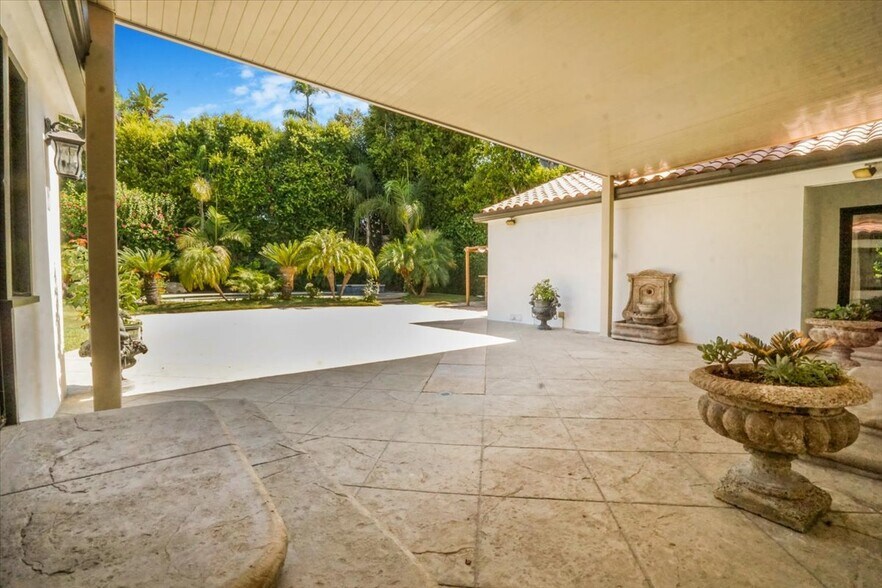 Building Photo - 114 S Layton Dr