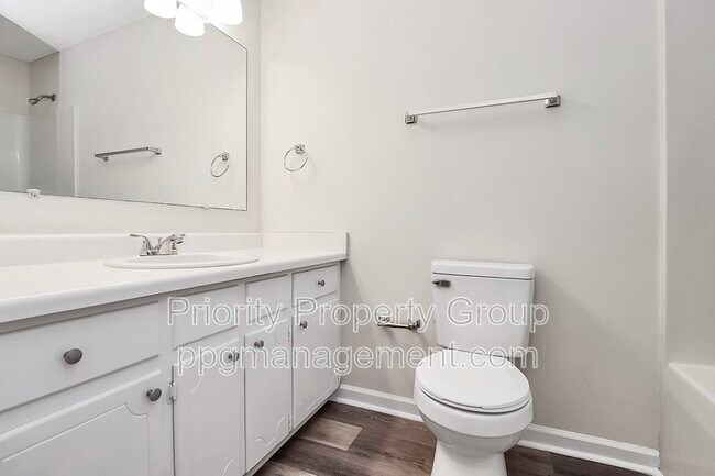 Building Photo - 225 Pineland Ave