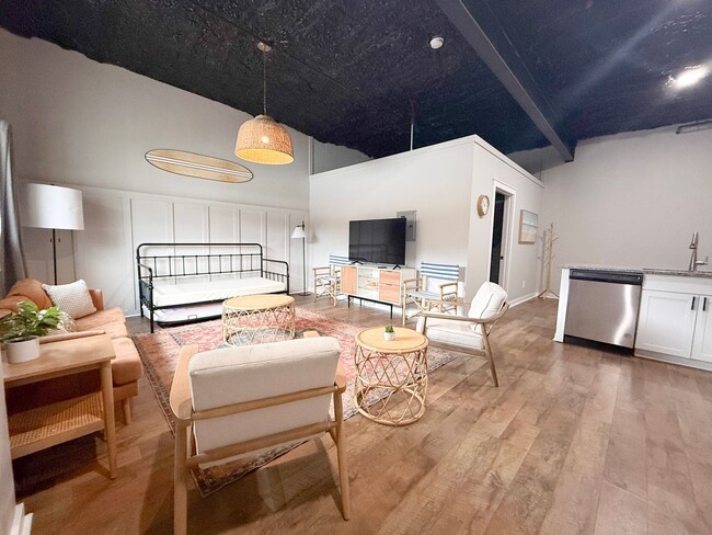 Building Photo - 209 S Church St