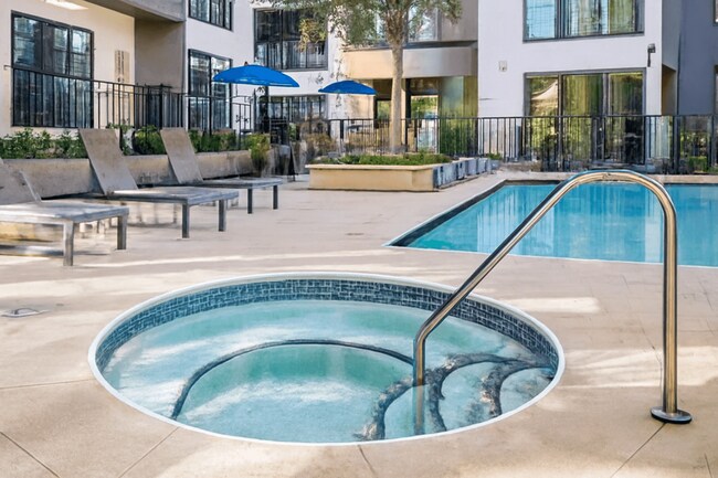 Building Photo - 445 E Ohio St