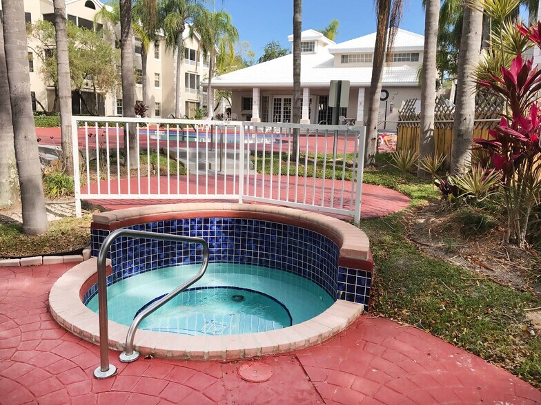 Building Photo - 2810 N Oakland Forest Dr