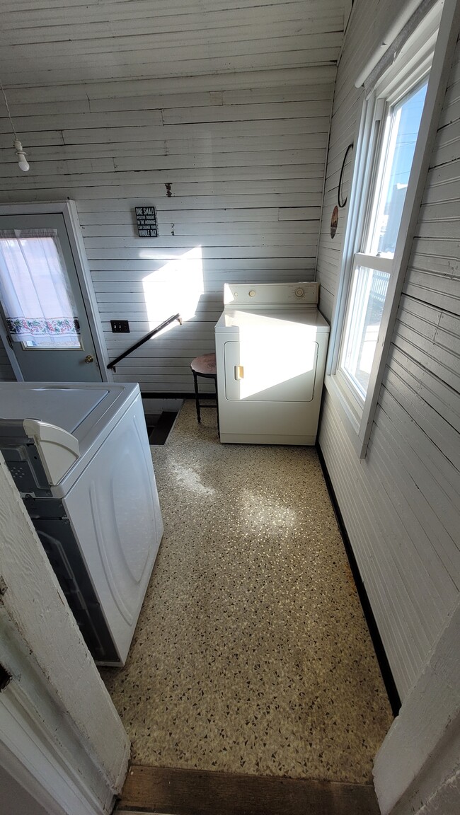 Building Photo - 409