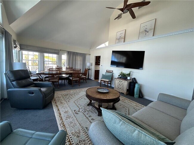 Building Photo - 67 Esmond Ave