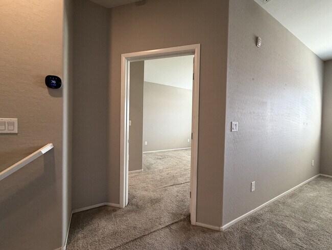 Building Photo - GATED 3 BED 3 BATH 2 CAR GARAGE TOWNHOUSE W/ BED AND BATH DOWNSTAIRS + LOFT & YARD. COMMUNITY FEA...