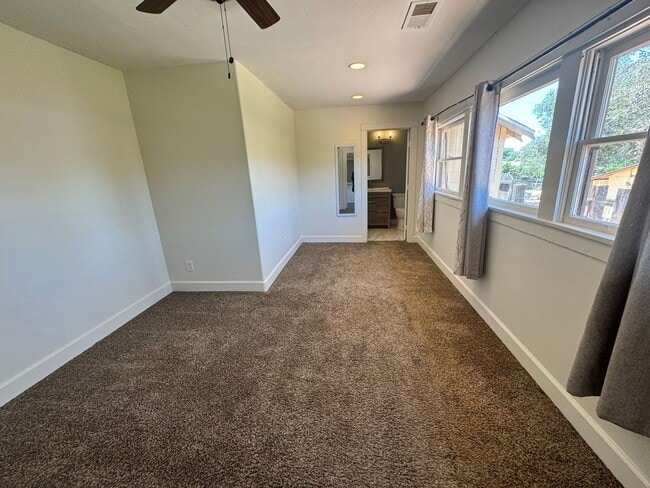 Building Photo - 3BD/2BA HOME off Old Hwy 80, Ample Parking...