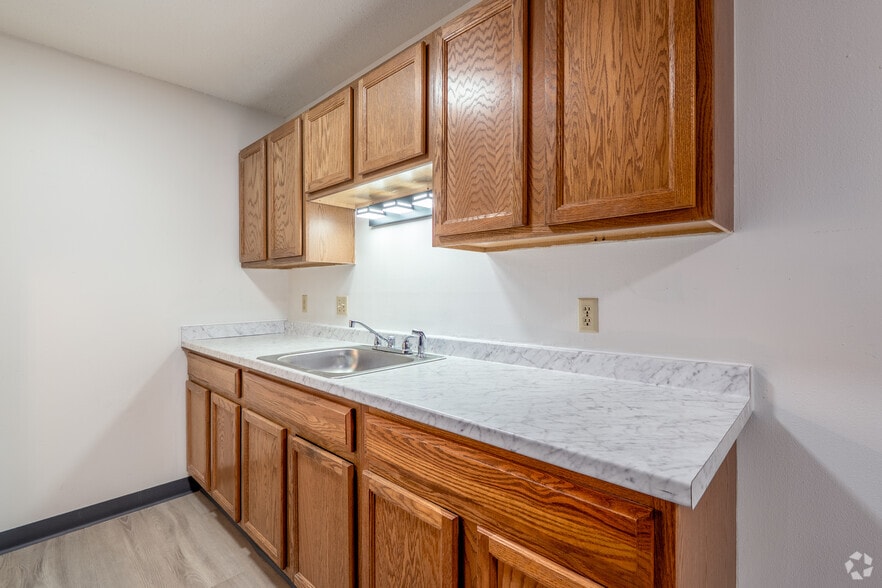 1BR, 1BA - 620SF - Kitchen - English Meadows Apartments
