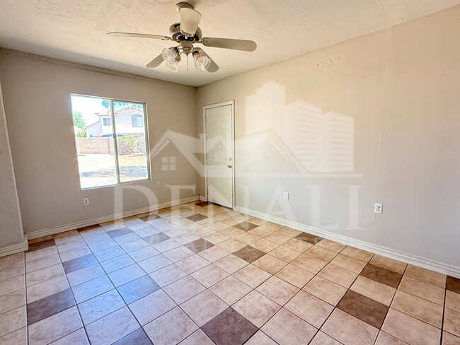 Building Photo - 1274 W Sparrow Ct