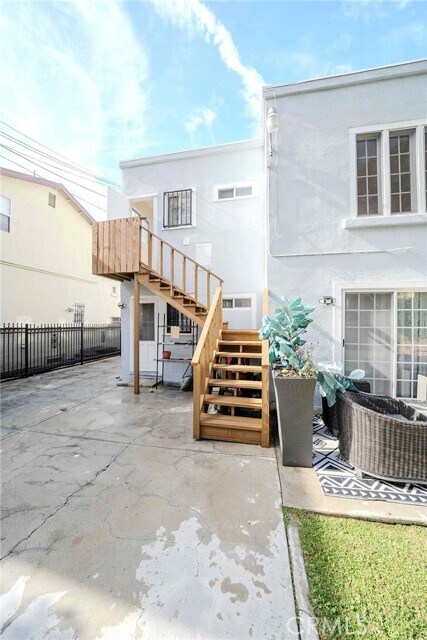 Building Photo - 736 S Gramercy Dr