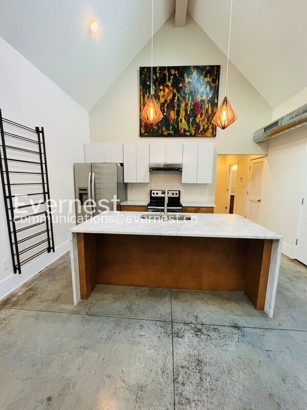 Building Photo - 3-Bed/2.5-Bath Home/Pet Friendly/Available Soon!