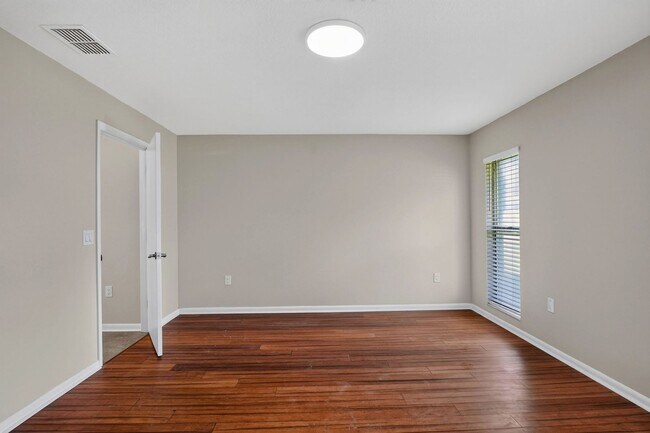 Building Photo - 1201 Burlington Ct