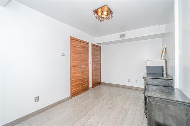 Building Photo - 3567 Shore Pkwy