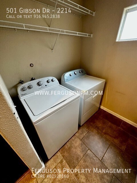 Building Photo - Ground Level One Bedroom Condo with Detach...