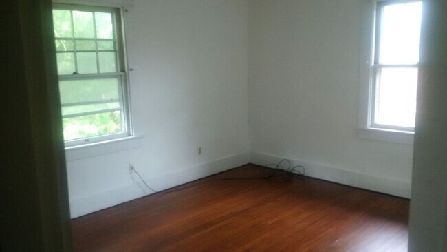 Building Photo - 5 BD/2BA Home next to Kirkwood with fenced...