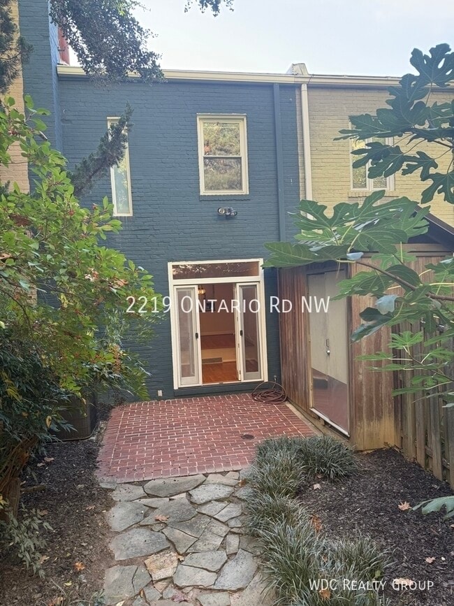 Building Photo - 2219 Ontario Rd NW