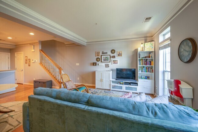 Building Photo - Bright and Modern Home with Prime Commuter...