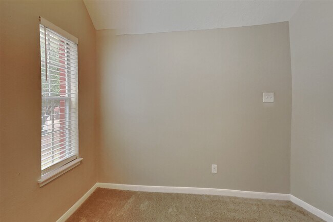 Building Photo - 1343 Edenderry Ln