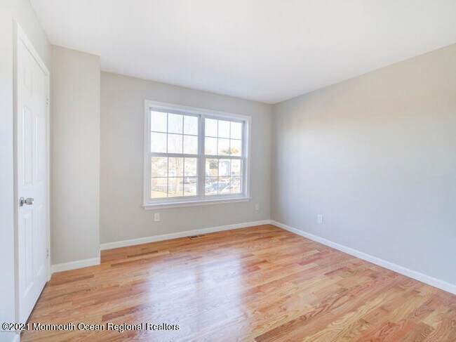 Building Photo - 869 Mariposa Ct