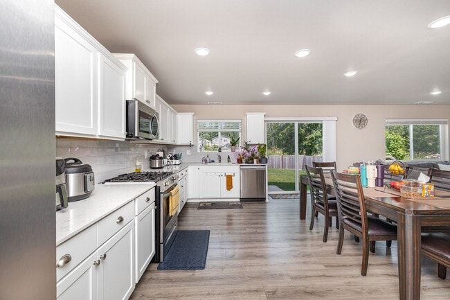 Building Photo - Charming 4-Bed | 2.5-Bath Home in Sultan $3,100 – Available August!