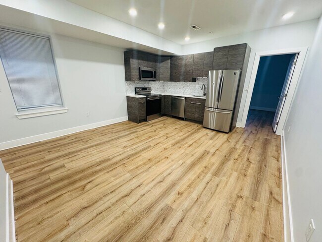 Building Photo - 4242 W Girard Ave