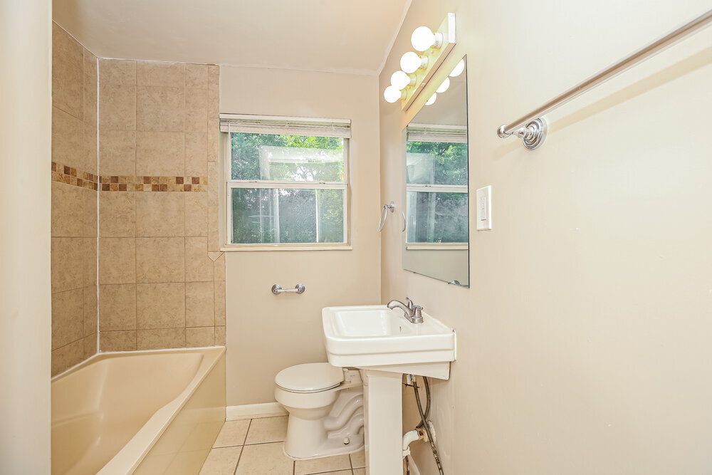 Building Photo - 2615 Ligustrum Rd