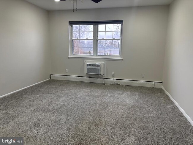 Building Photo - 902 Garnet Dr