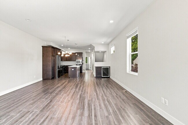 Building Photo - $3,740.95 - 4 bed, 3.5 bath Updated Townhome in Englewood!