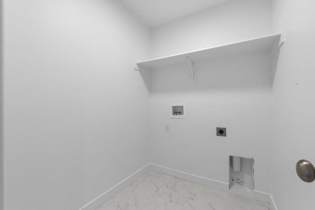 Building Photo - Bingham Court Towns- 1462