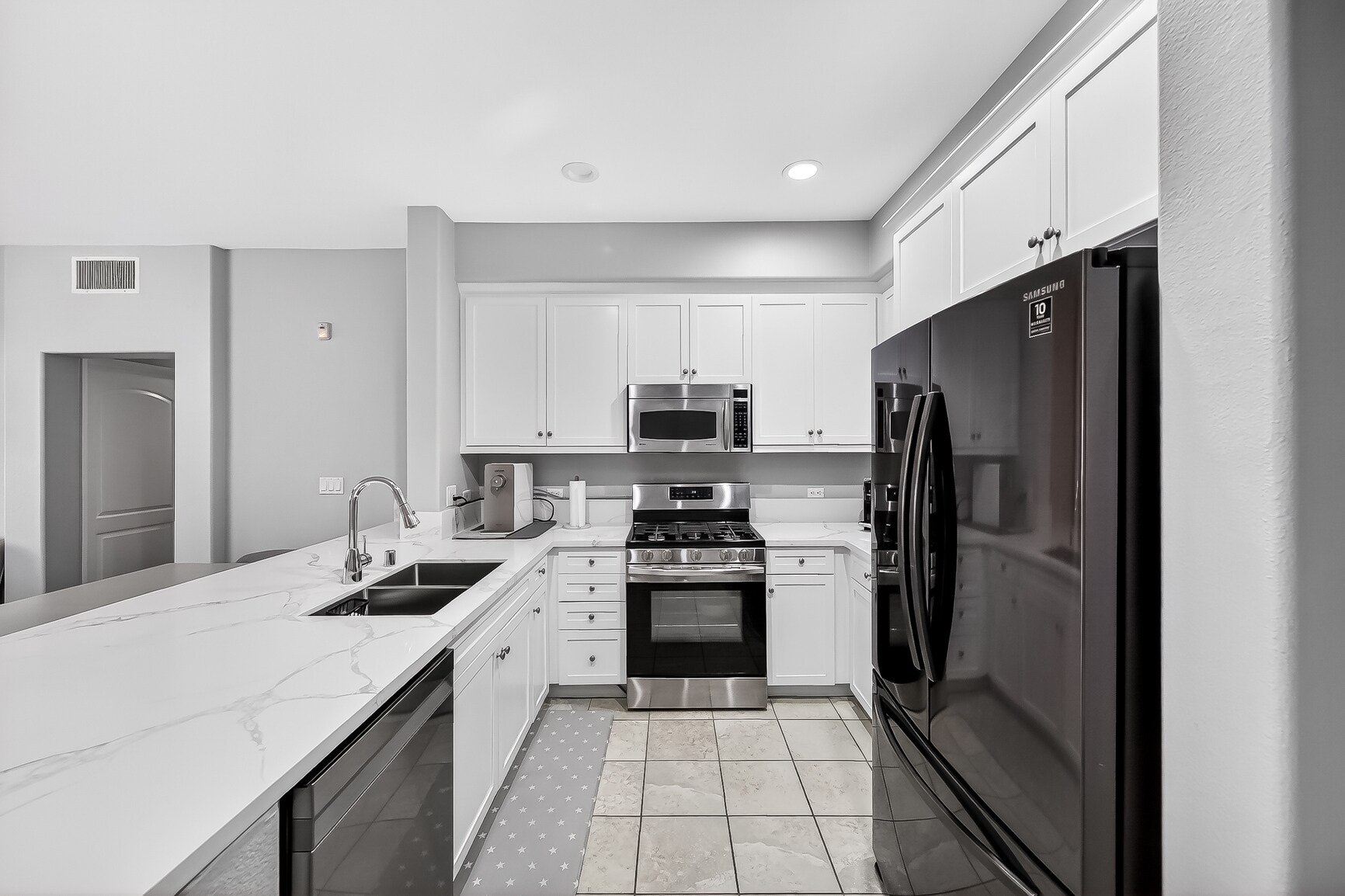 Building Photo - 629 Traction Ave