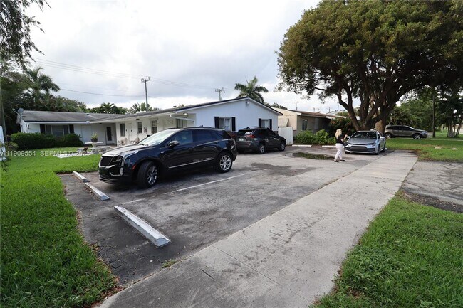 Building Photo - 1708 N 16th Ave