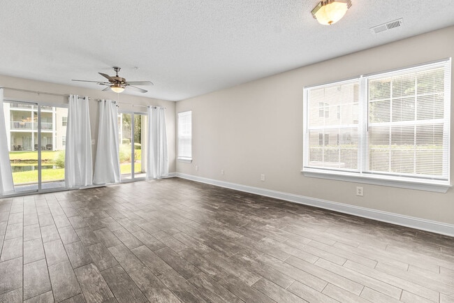 Building Photo - Woodmoor Condo